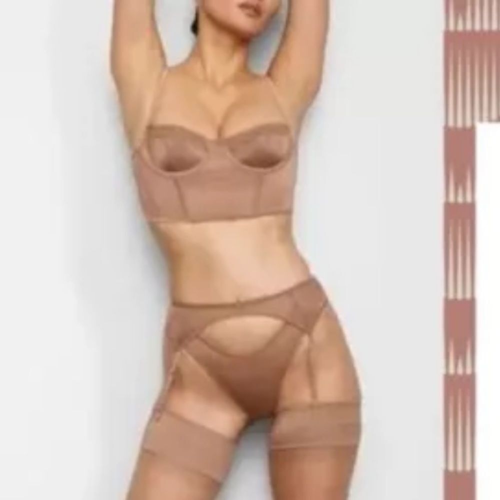 NEW SKIMS Glissenette Garter Belt Size Small Adjustable Straps